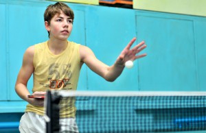 У змаганнях з настільного тенісу участь взяли і молоді, і дорослі