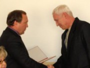 Область наградила днепродзержинского «чрезвычайного» чиновника