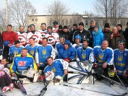 В Днепродзержинске играли в хоккей