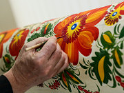 К юбилею области открылась выставка Петриковской росписи