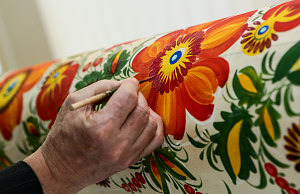 К юбилею области открылась выставка Петриковской росписи