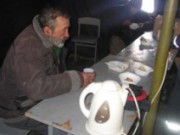 Заводы Днепродзержинска кормят людей в палатках обогрева