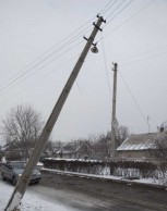 Столб линии электропередач «завис в воздухе»