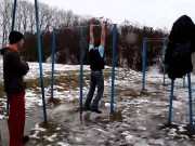 Тренер по подтягиванию и хулиганы