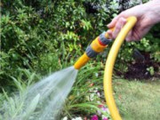 Эффективный полив с помощью садового шланга полив