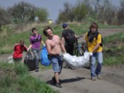 «Голос природы» производил уборку территории Днепродзержинска участники акции