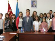 Сегодня днепродзержинским сиротам вручили стипендии исполкома дети