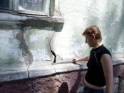 Двухэтажный дом разваливается на глазах дом