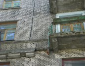 Дом по проспекту Ленина раскалывается на три части дом трескается
