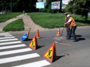 Люк «похоронили» под слоем асфальта люк похоронили