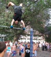 День молодежи отметили выступлением уличных спортсменов молодежь