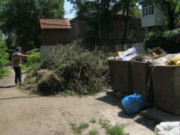 Возле «Дзержинки» растут горы мусора мусор