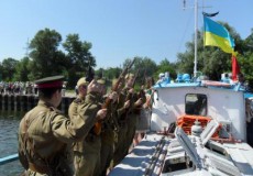 почтили память