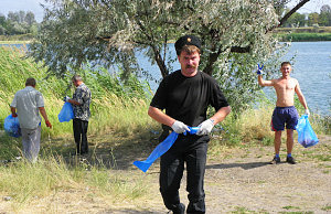 Как казаки мусор убирали