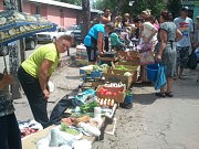 Стихийные рынки представляют угрозу пешеходам