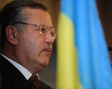 Гриценко: у самовыдвиженцев берут письменные заявления о вступлении в ПР