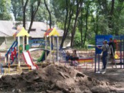 В Днепродзержинске появилась еще одна детская площадка детская площадка