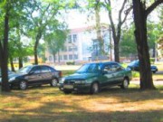 Сквер превращается в автопарковку сквер стоянка