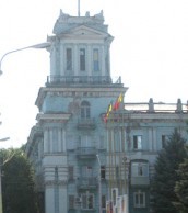 Фасады зданий остаются разбитыми фасады