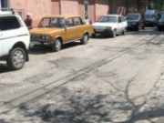 На ремонт улицы в центре города не хватило асфальта асфальт