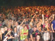 Пьяную молодежь в Днепродзержинске развлекал Кузьма Скрябин пенная вечеринка