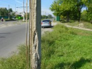 Столбы на улице Криворожской готовы в любой момент упасть столбы арматура