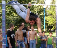Уличные спортсмены выступили в Днепродзержинске улица спортсмены