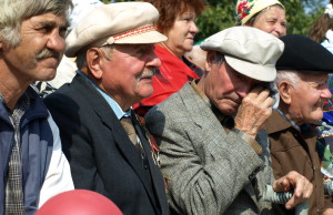 Днепродзержинские чиновники поздравляли ветерана