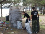 Молодежь провела уборку Голубого озера уборка голубое озеро