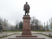 Памятники убийцам — Ленину и Дзержинскому залили краской ленін