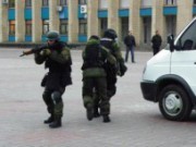 Бойцы спецотрядов показали свои умения на центральной площади показательные учения спецназ