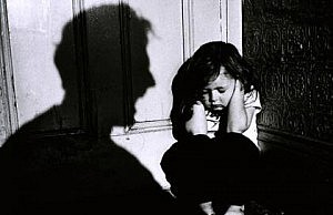 8-летний мальчик просит милицию защитить его от матери насилие над детьми