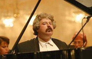 В Днепродзержинске выступил известный российский пианист пианист