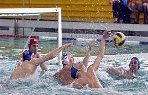 В Днепродзержинске начался Чемпионат Украины по водному поло водное поло