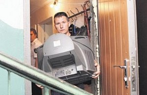 С должников принудительно взыскали задолженность грабеж