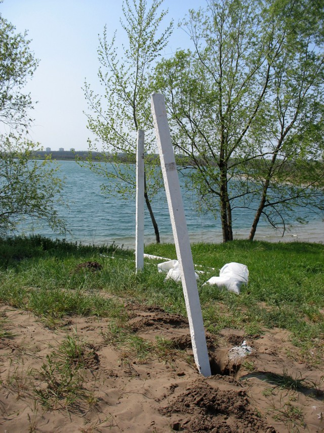 Голубое озеро забор