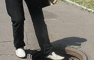 Депутаты готовятся к решению вопроса открытых люков колодец