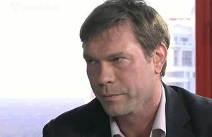 Олег Царев монополизирует рекламные плоскости