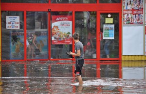 Очередной дождь застал врасплох власти и коммунальщиков
