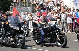 Вице-премьер заплатил штраф за езду без шлема на мотоцикле вилкул колесников