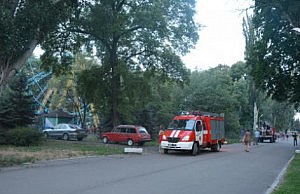 Люди застряли на аттракционах во время катания парк мчс