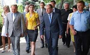 Губернатор не захотел обсудить проблему люков сафронов колесников гузенко