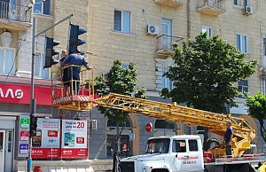 В городе ставят новые светофоры сфетофор