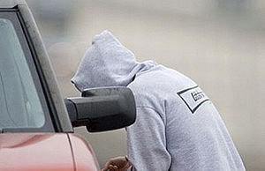 Участковый инспектор вместе с сообщниками отбирал машины кража угон