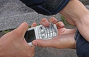 Горожан пугают участившиеся кражи и ограбления ограбление телефон