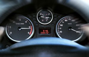 Угонщика авто остановили только после погони