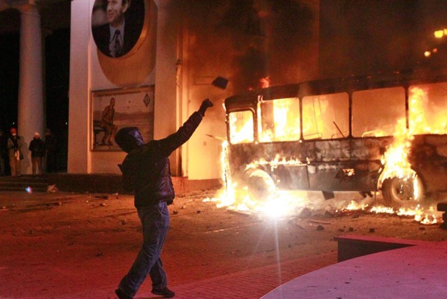 протест революція коктейль молотова