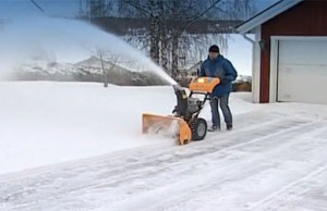 Уборка снега на приусадебном участке