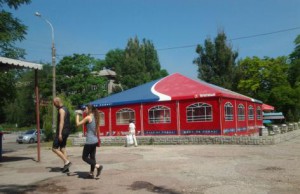 За «забегаловки» в сквере взялась СЭС