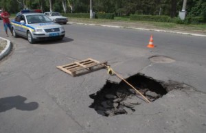 Разрушенные дороги как повод для пиара